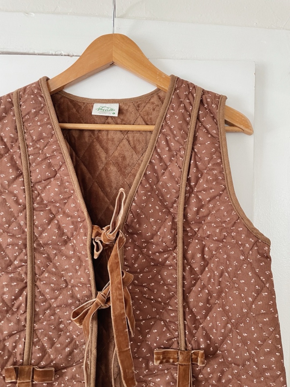 Boutique Quilted Brown Tie-Front Vest Size L Velvet Casual Boho Cottagecore - Picture 4 of 8